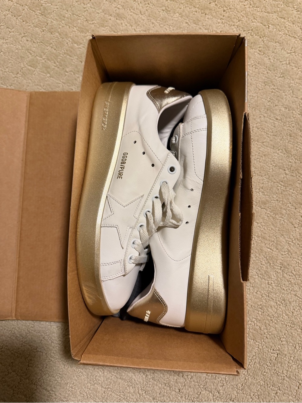 NEW Golden Goose White Leather Sneakers with Metallic Gold Soles - Picture 1 of 8